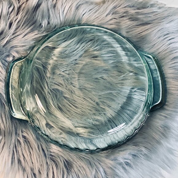 Martha Stewart Green Fluted Pie Plate Dish with Tab Handles 9.5" (Set of Two) - Picture 5 of 7